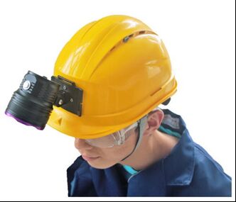 DG-90H 헬멧 장착 365nm UV LED 라이트 8000uw/cm2 손 자유 NDT 램프