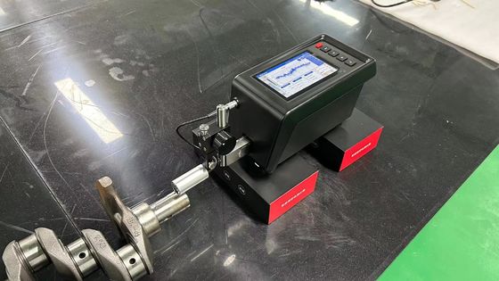 SRT-7300+ 휴대용 표면 거칠성 및 프로파일 측정 기기 500μm 범위 터치 스크린 거칠성 파동성 콘투어 검사기